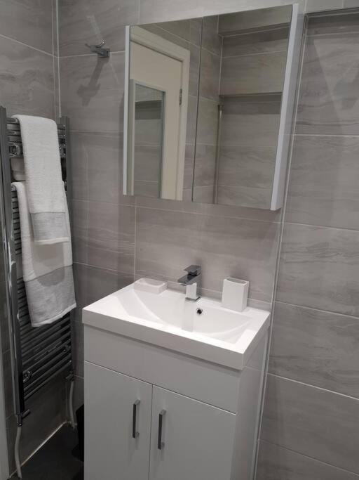 Apartament Star London Brent Street Cosy 1-Bed Hideaway Hendon Zewnętrze zdjęcie
